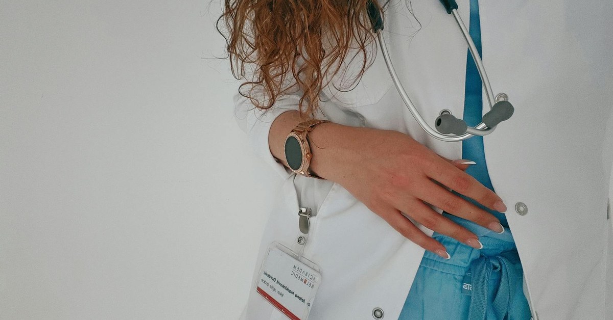 AI Adoption in Healthcare Practices: A Senior Adviser Perspective