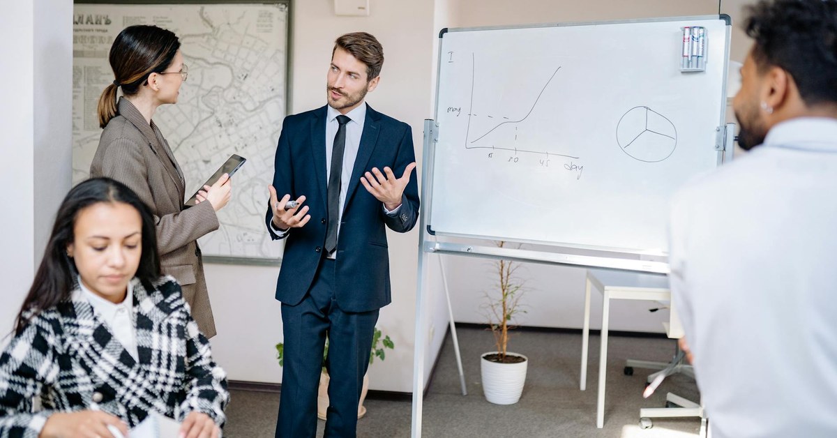 Architecting AI Competitive Advantage: A Strategic Imperative for Enterprise Leaders
