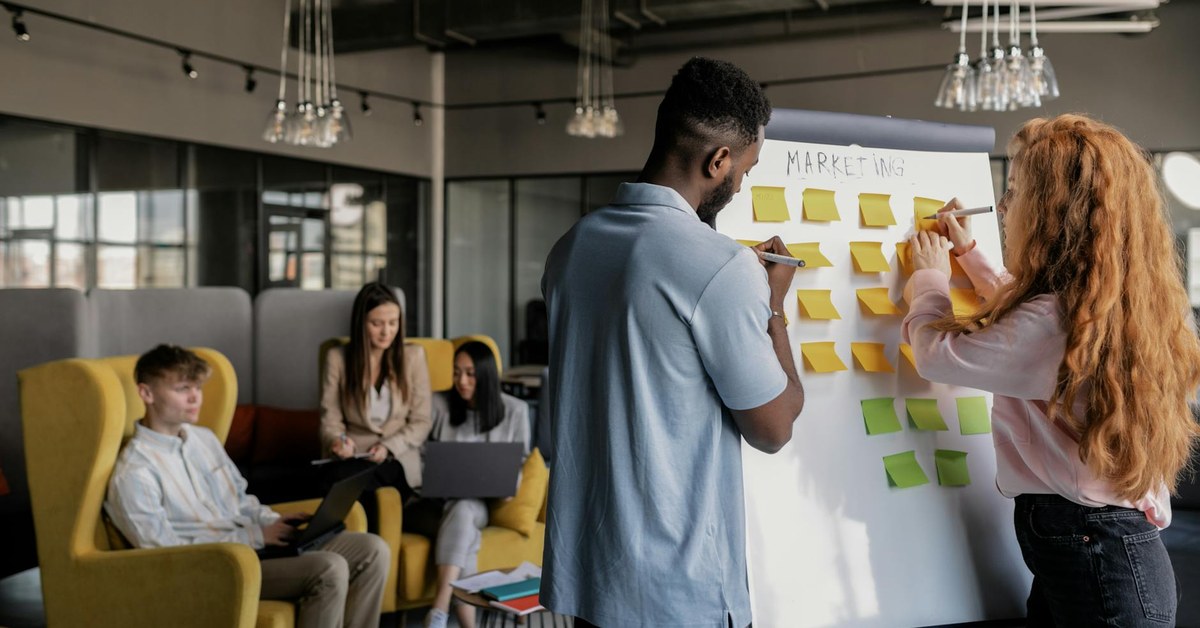 AI Early Adopters vs Laggards: A Strategic Framework for Business Leaders