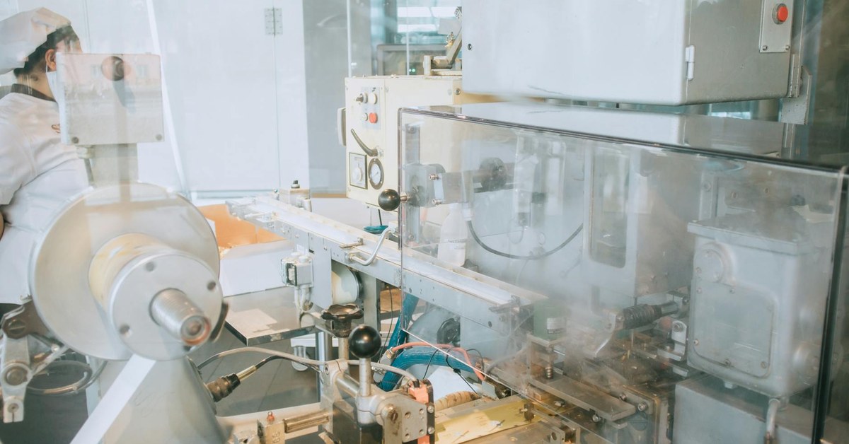 Competitive Advantage Through Efficiency in Manufacturing Companies: Reimagining Operational Excellence