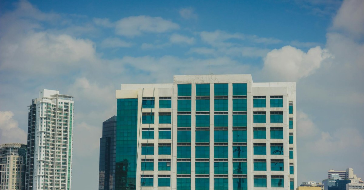 Competitive Advantage Through Efficiency in Property Management Companies: A Senior Adviser Perspective
