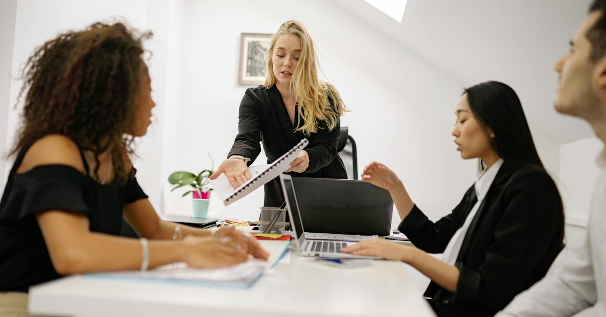 Strategic Workforce Design: Reassessing Contractor vs Employee Efficiency