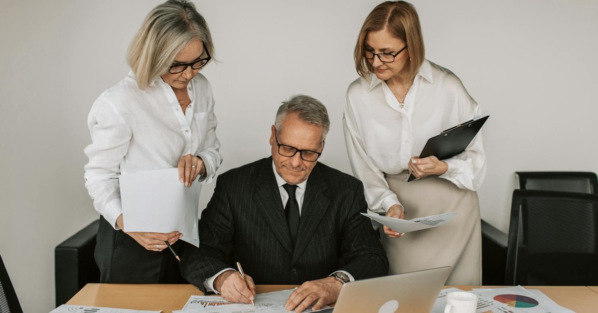 Delegating Finances When You Don't Trust Anyone With Your Money