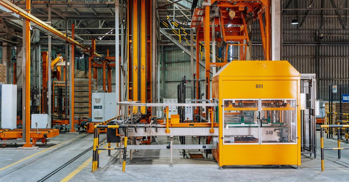 Digital Transformation in Manufacturing Companies: Separating Efficiency from Complexity