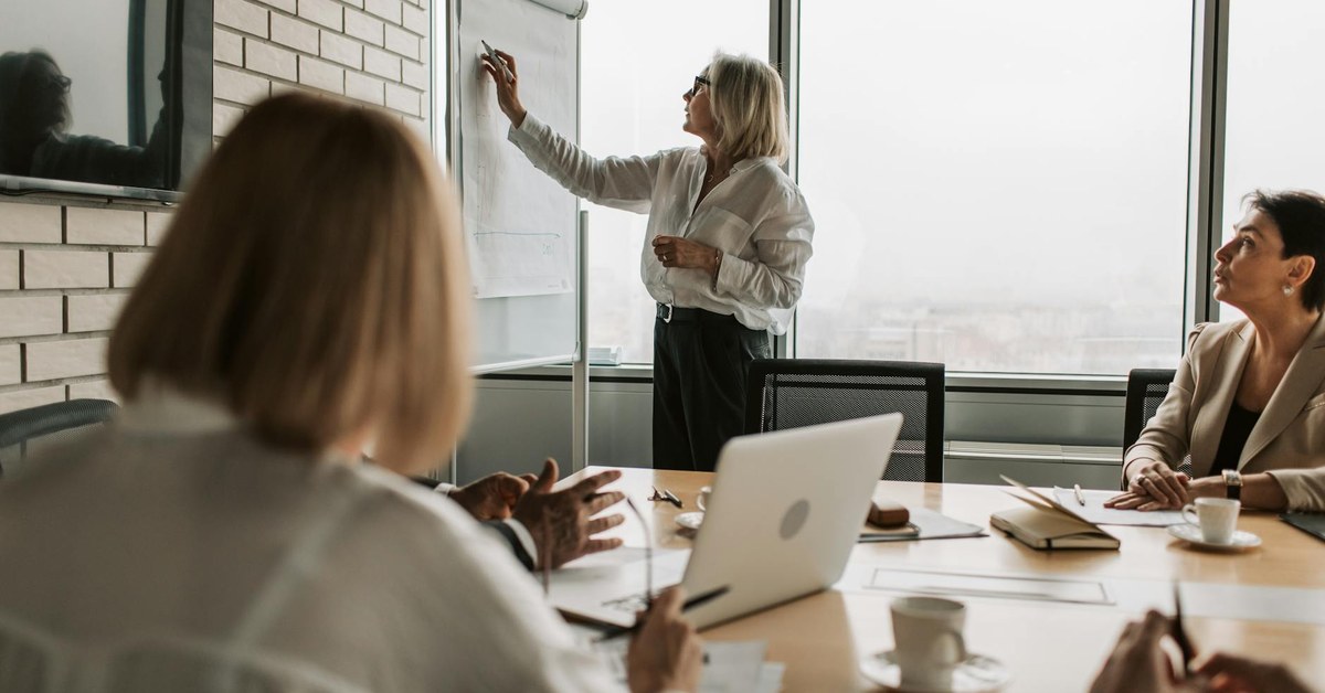 Strategic Integration: How Can a CEO Start Using AI Effectively?
