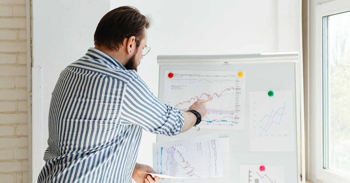 Strategic Oversight: How Should AI Progress Be Reported to the Board?