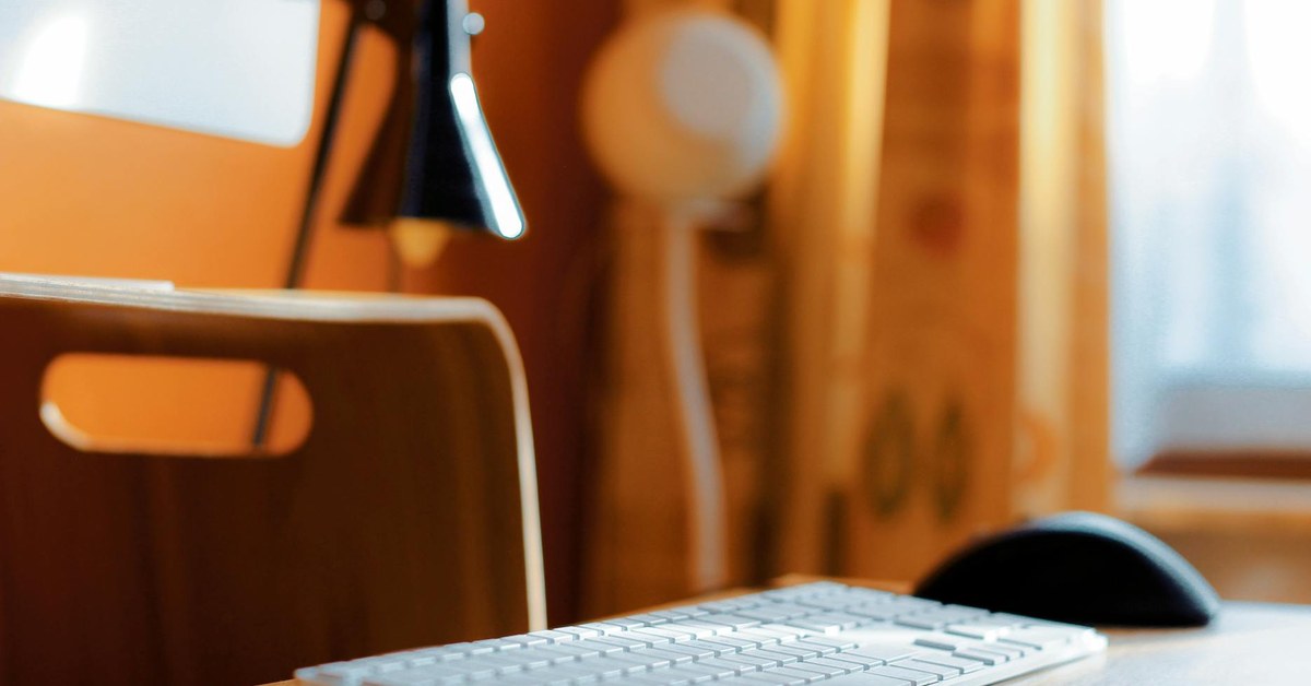 How to Manage a Hybrid Team Without Doubling Your Meetings
