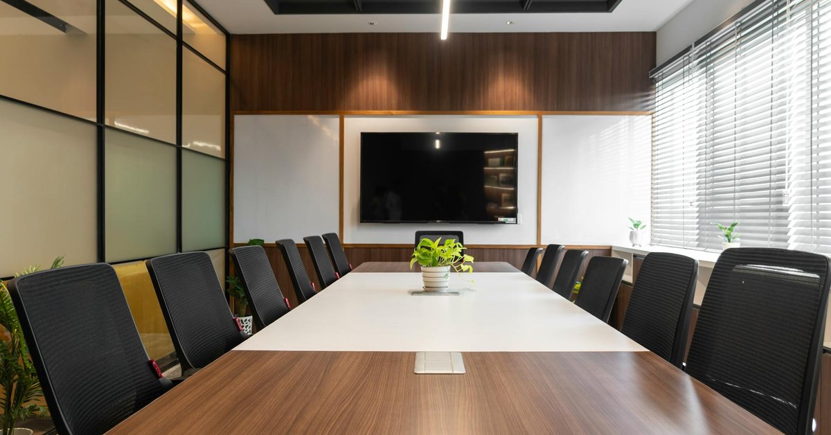 Beyond the Boardroom: examine the Nuances of Meeting Culture in UAE Business