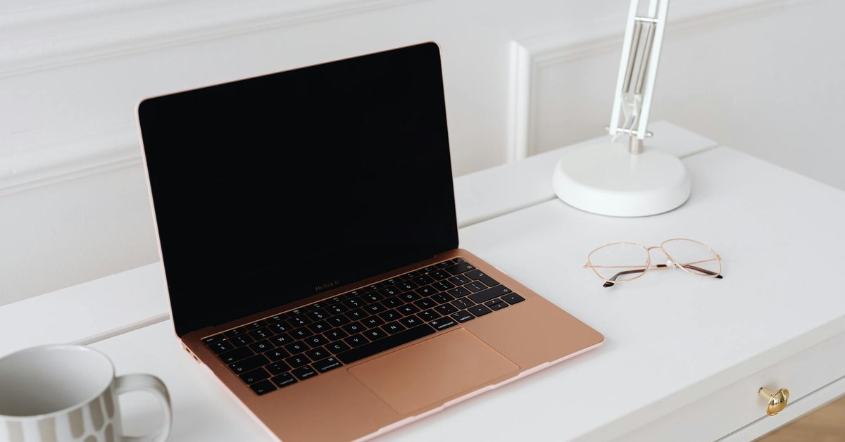 Reconciling Presence and Productivity: The Efficiency Implications of Remote and Hybrid Working in Hospitality Businesses