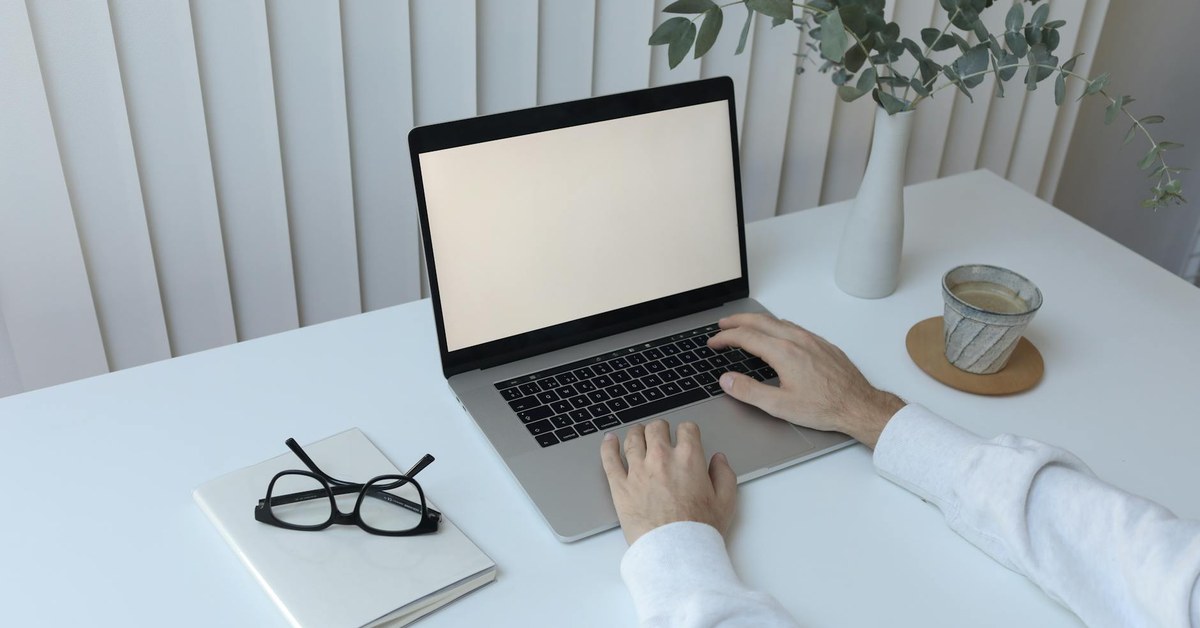 Remote and Hybrid Working in Tech Startups: Efficiency Implications for Founders