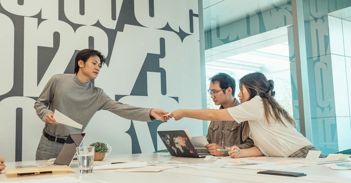 Optimising Remote Leadership for Board Members: Strategic Oversight in a Distributed Era