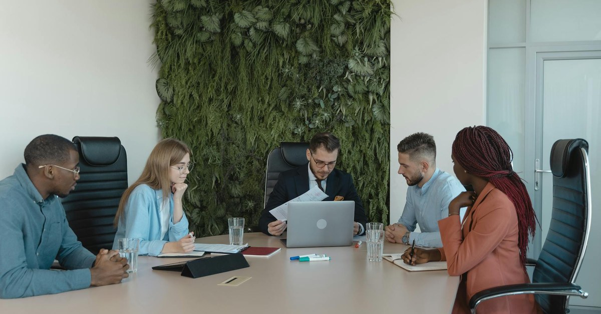 Standing Meetings Save Time: Myth or Fact?