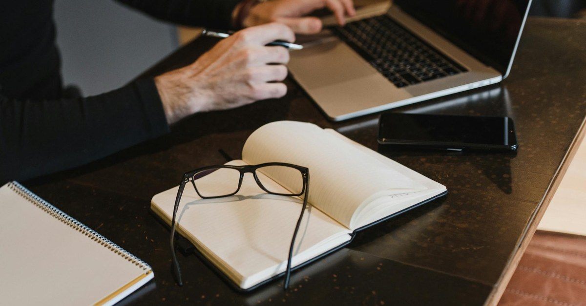 Strategic Planning in Tech Startups: Beyond the Hype Cycle