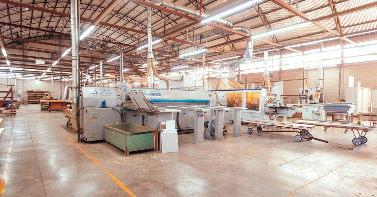 Strategic Technology Adoption in Manufacturing Companies: Distinguishing Investment from Hype