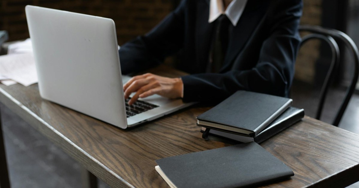 Technology Adoption in Tech Startups: Distinguishing Strategic Investment from Costly Hype