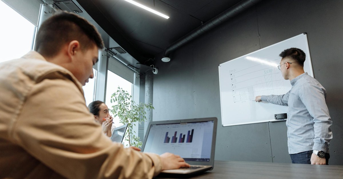 What Are The Biggest Mistakes In AI Adoption: A Strategic View For Leaders